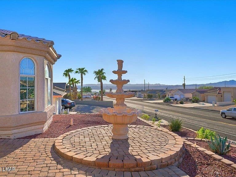 2620 Palo Verde Blvd N photo 5