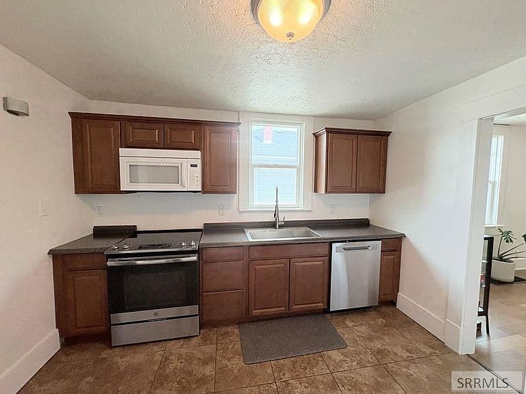 315 S 6th Ave photo 5
