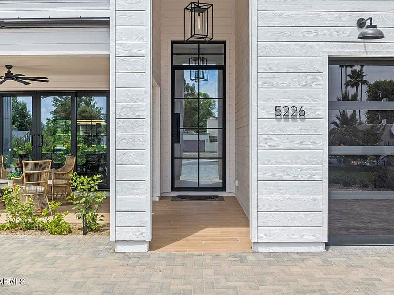 5226 E SWEETWATER Avenue photo 4