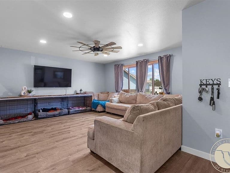 824 Troy Cir photo 4