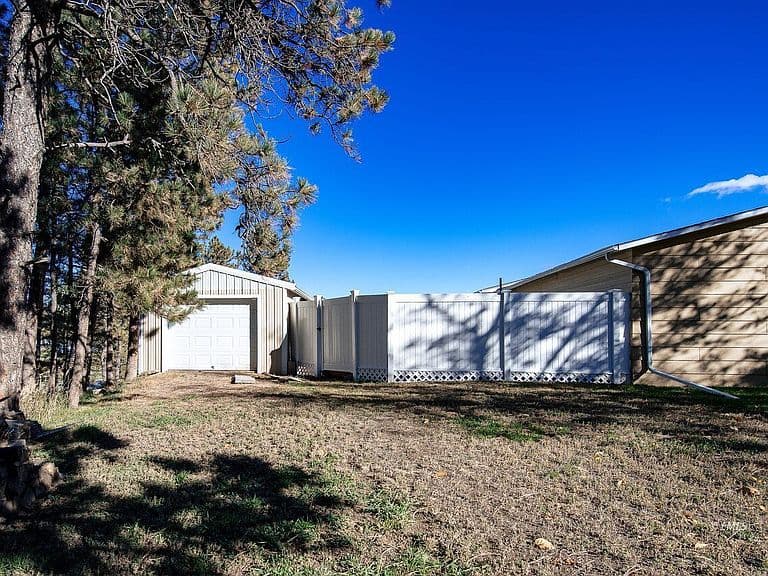2217 Primrose Dr photo 5