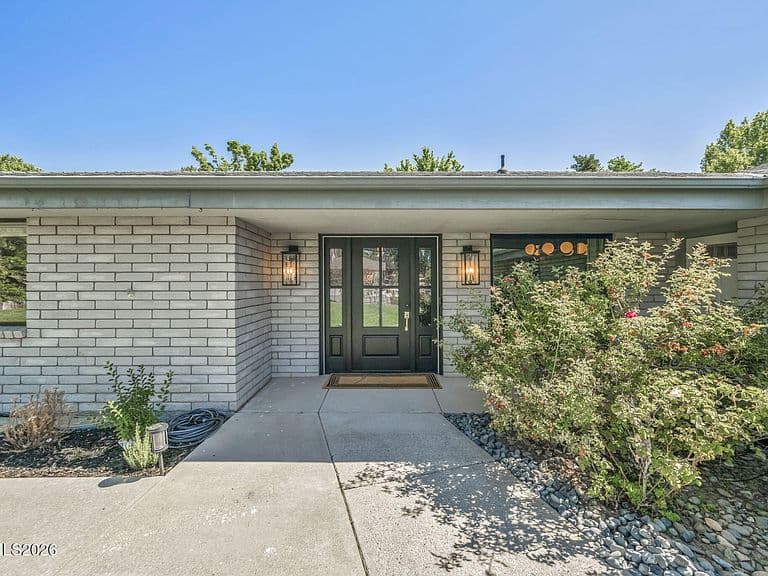 3233 Harvard Dr photo 2