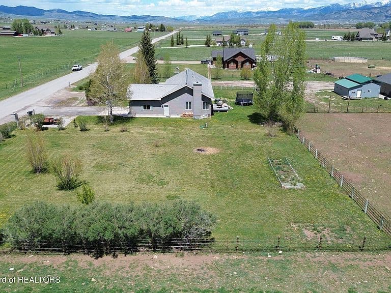 7700 Bitter Creek Rd photo 3