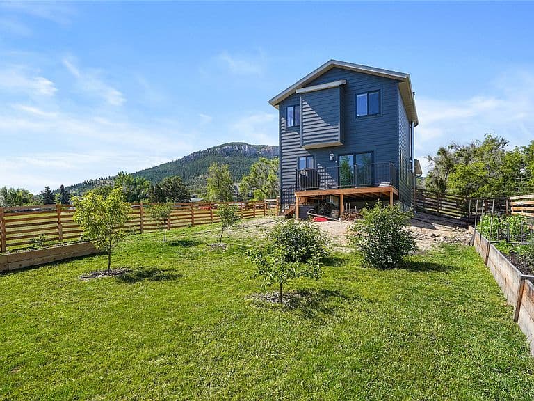 2112 Knight St photo 4