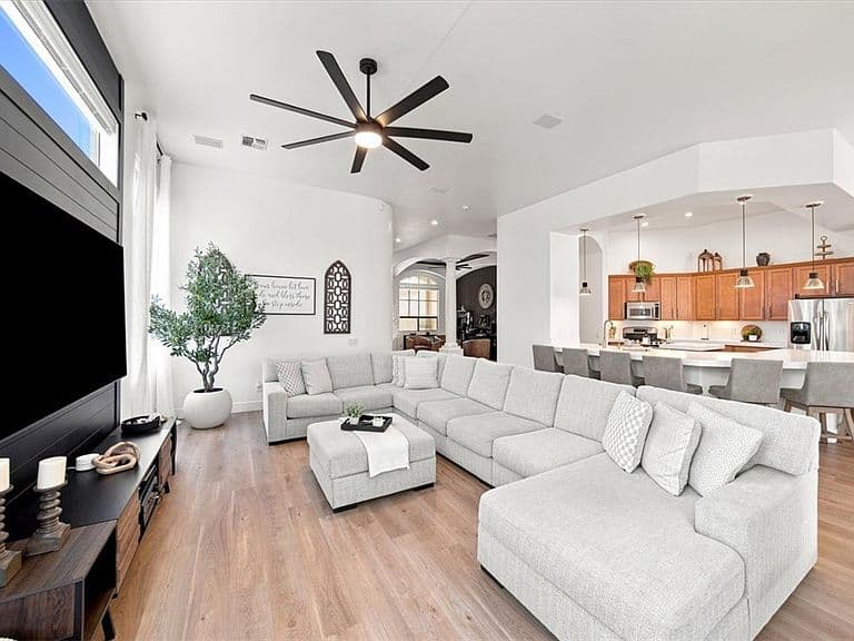2936 Steamboat Drive photo 3