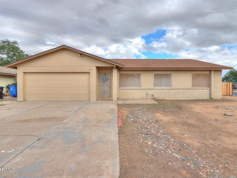 11102 W TURNEY Avenue photo 3