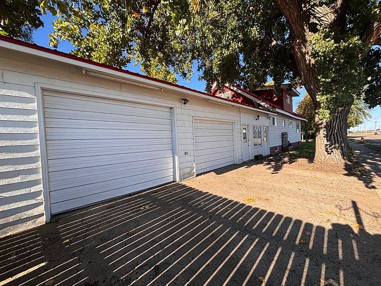701 Cedar Ave photo 2