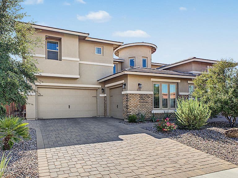 2387 E SUSAN Drive photo 1