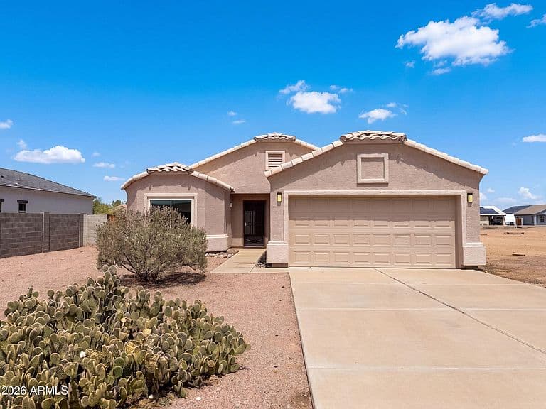 10564 W BUENA VISTA Drive photo 1