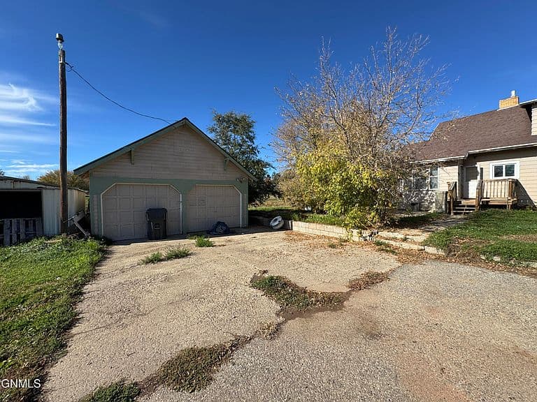 908 Elk St photo 3