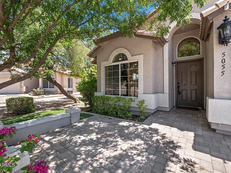 5055 E HILTON Avenue photo 2