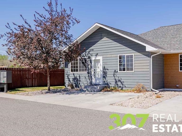 1643 Stella Ct #1 photo 2