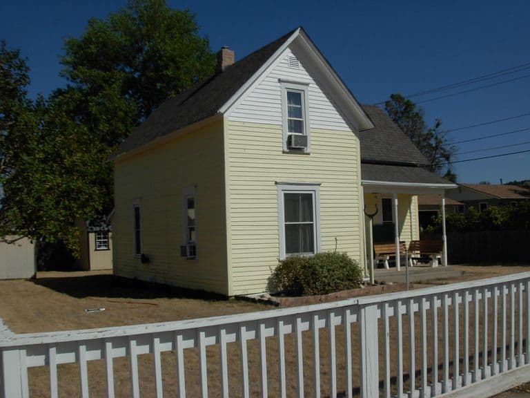 330 W Lincoln St photo 3