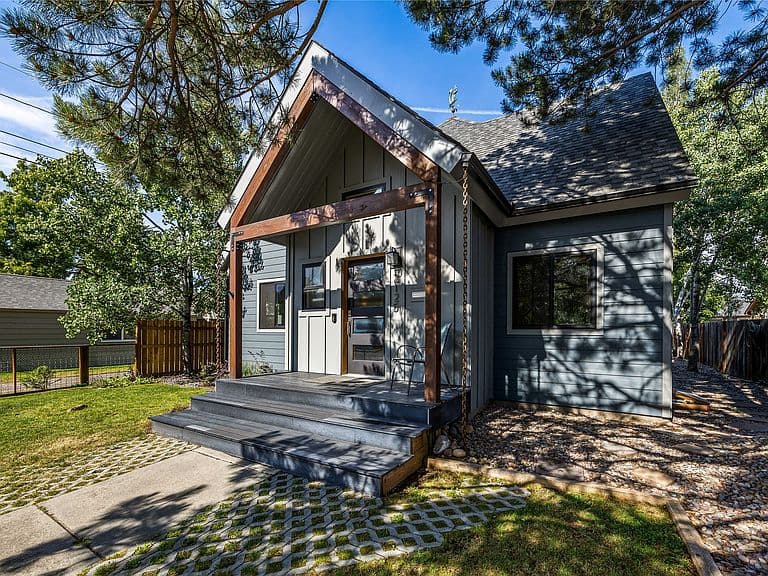 2125 Queen St photo 4