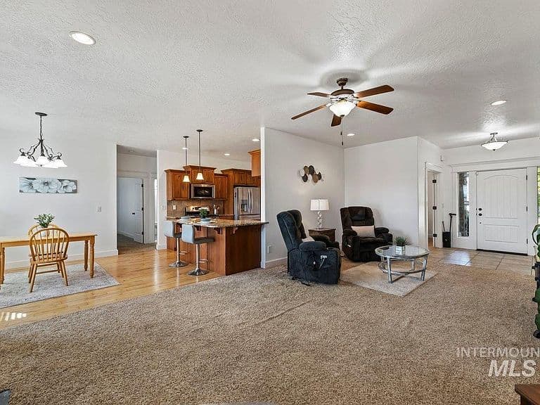9466 S Kelsan Ave photo 4
