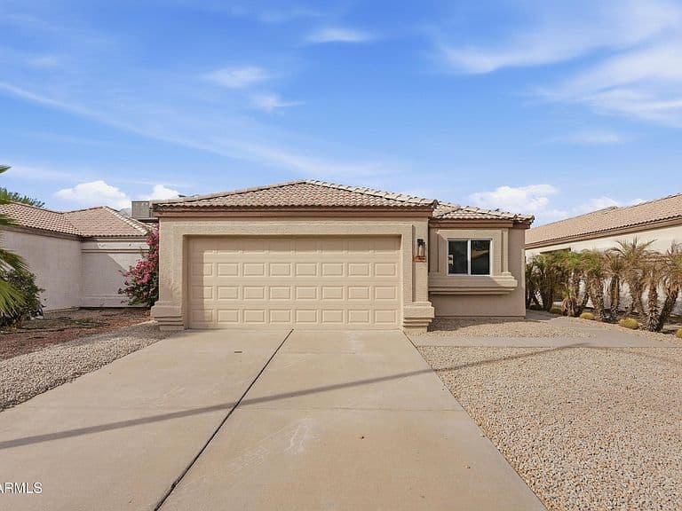 4622 E GROVERS Avenue photo 2