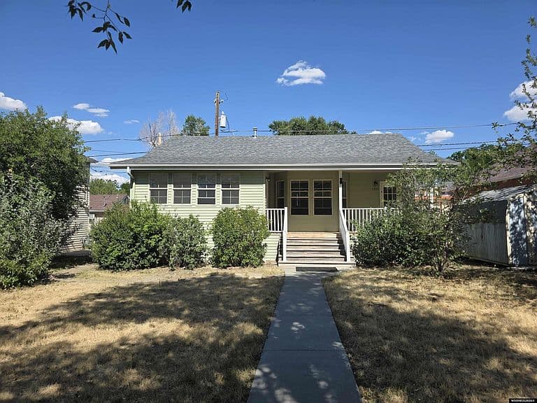 1323 S Elm St photo 2
