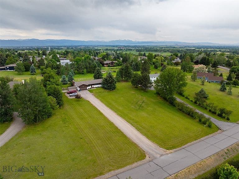 4913 Itana Cir photo 2