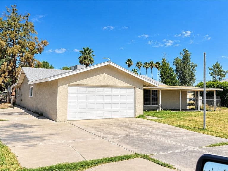 8655 S Cedar Street photo 1