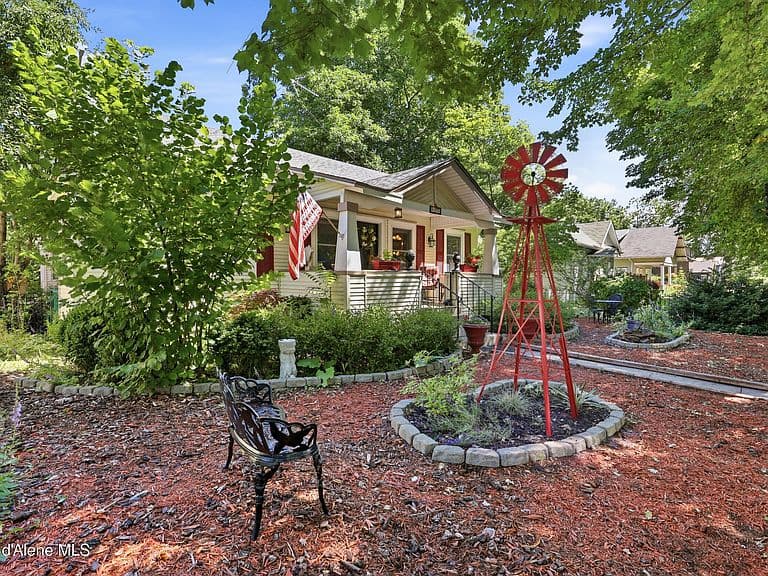 813 E Saint Maries Ave photo 4