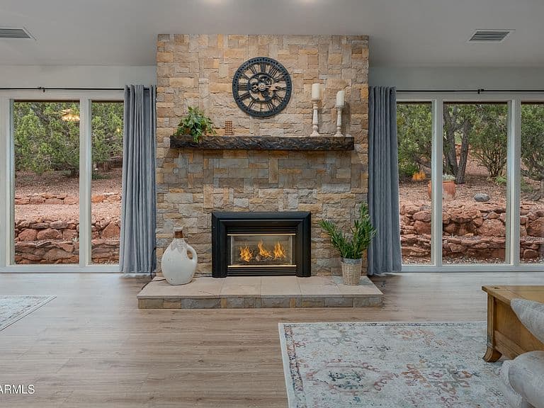 140 PEBBLE Drive photo 5