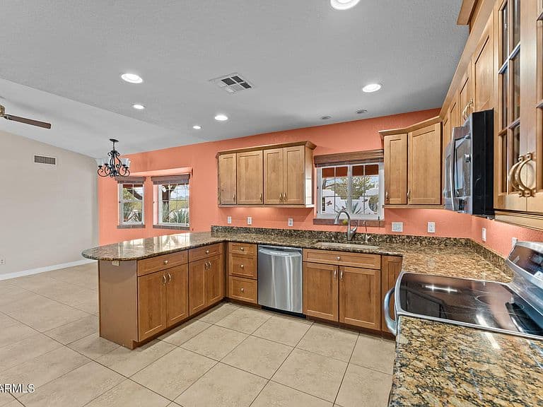 675 N HORSESHOE Trail photo 2