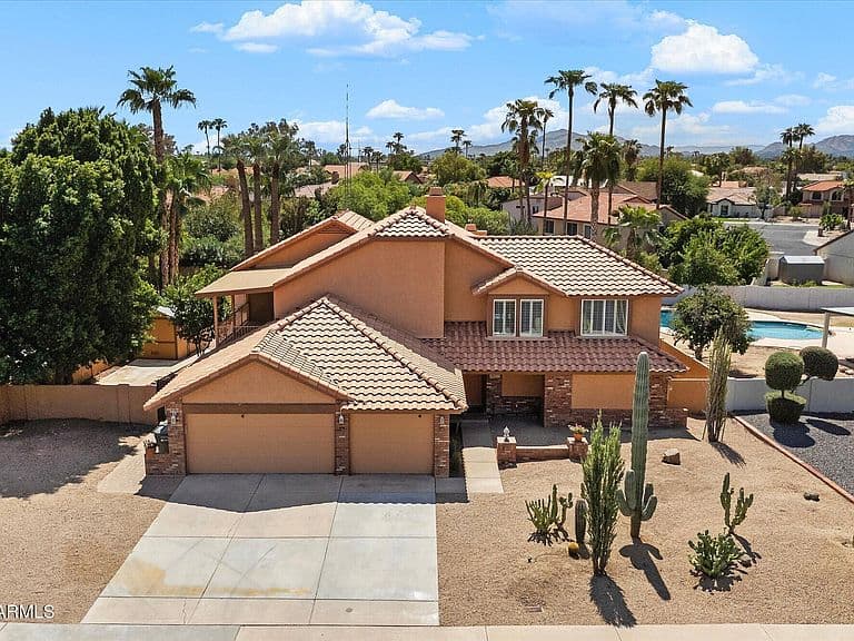 6235 E PARADISE Lane photo 1