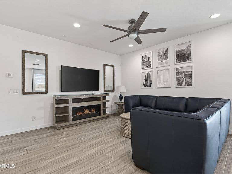 8918 W RANCHO Drive photo 3