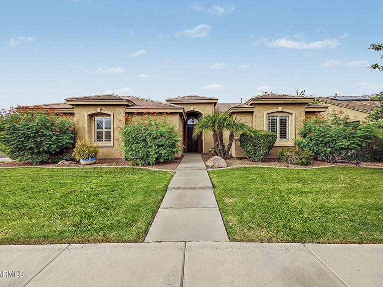 734 W GOLDFINCH Way photo 2