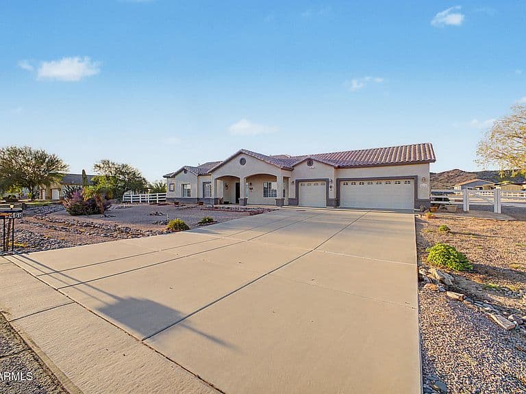 9468 W Bartle Drive photo 4