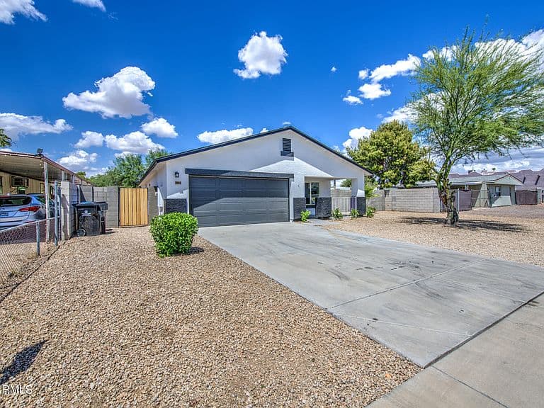 2922 E LE MARCHE Avenue photo 1