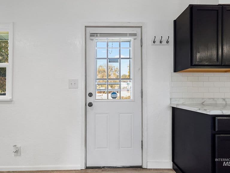 505 W Avenue D photo 2