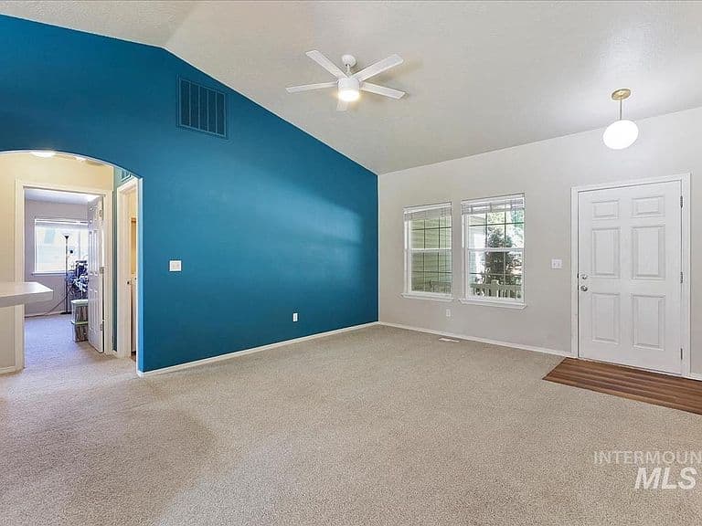 20535 Hancock Ave photo 4