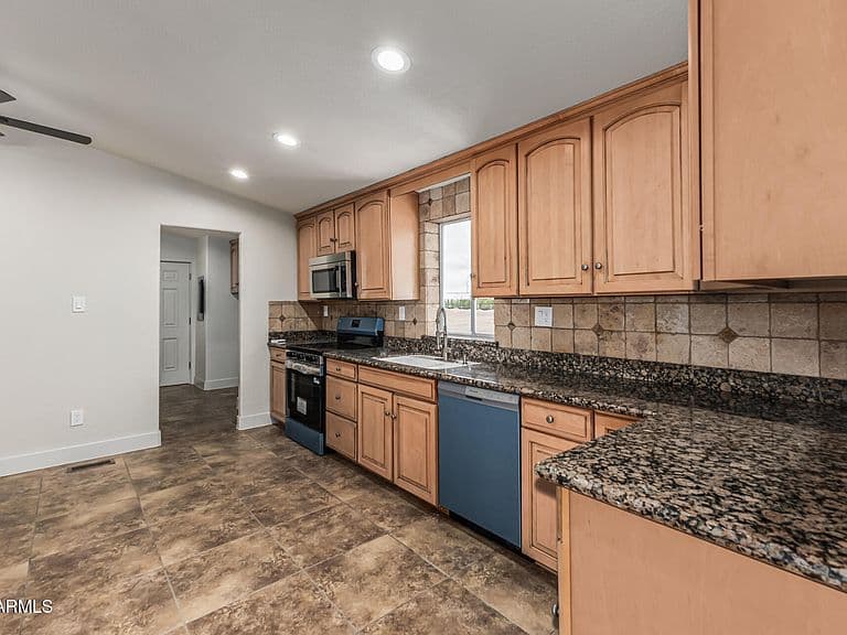 37522 W Pierce St photo 4