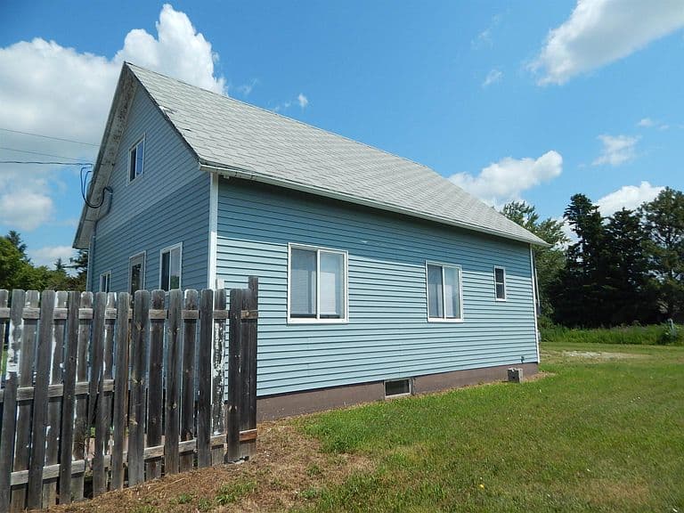 301 3rd Ave W photo 4