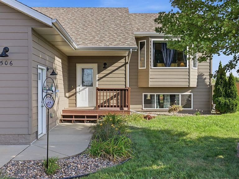 506 Laura St photo 2