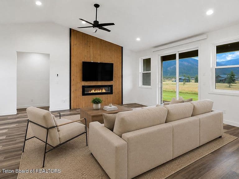 205 Sweetgrass Trl photo 1