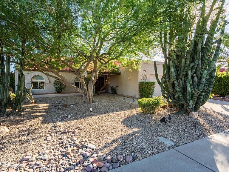 9081 E SAHUARO Drive photo 2