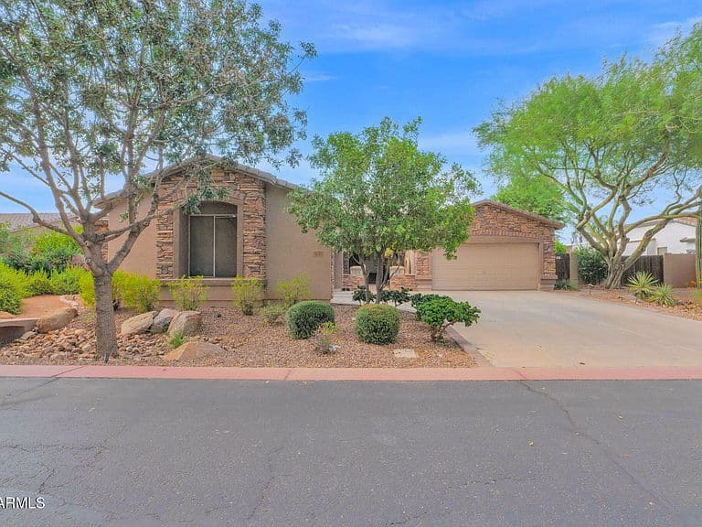 1122 E LONGHORN Place photo 2