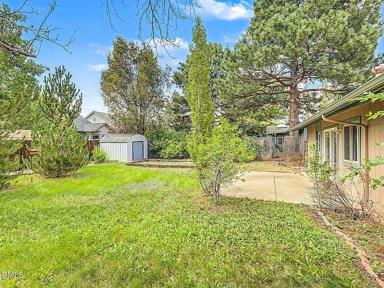 1055 N MANZANITA Way photo 3