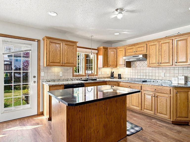 609 Lexington Ln photo 5