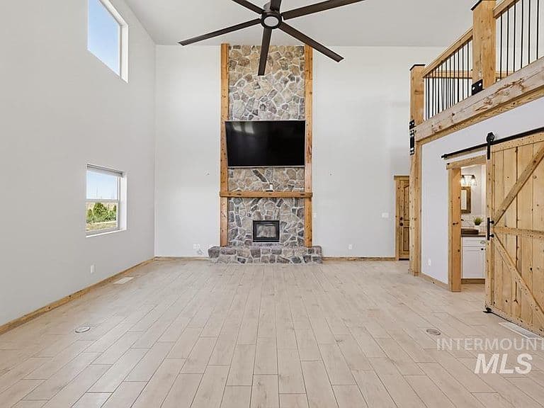 870 Desert Wind Rd photo 4
