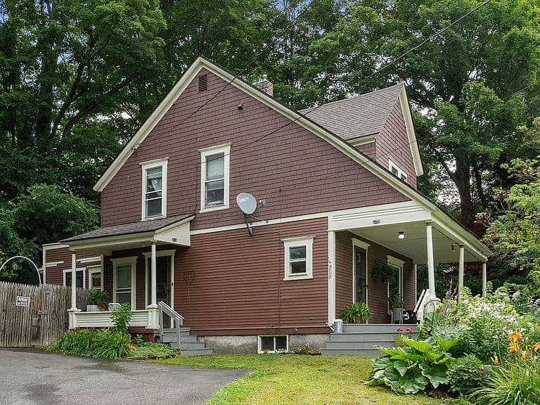 208 Elm Street photo 2