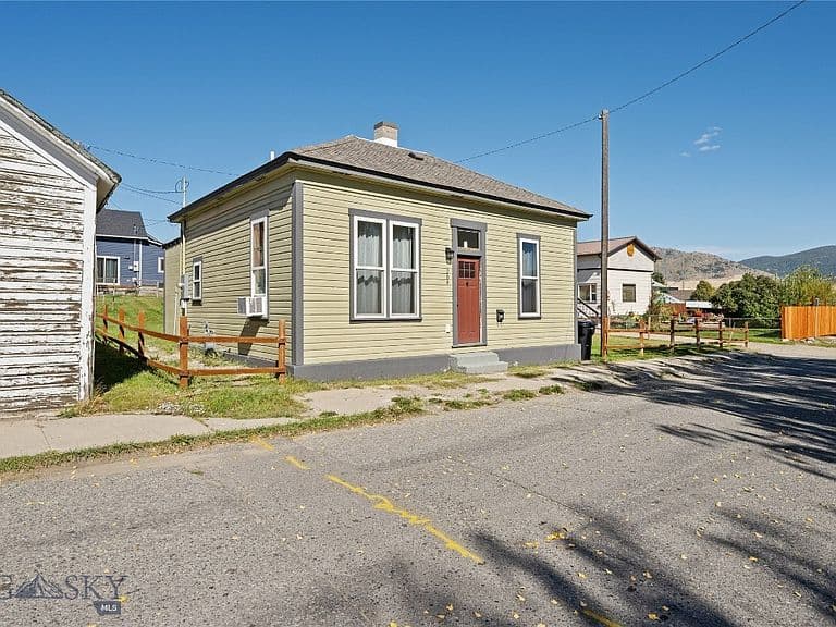209 Curtis St photo 1