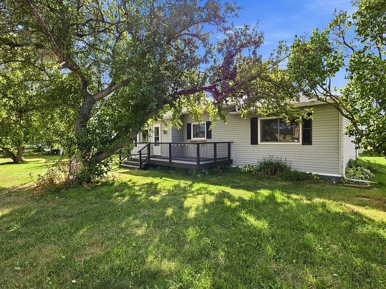 325 3rd Ave W photo 2