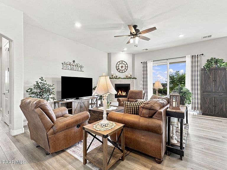 6339 E Walden Way photo 2