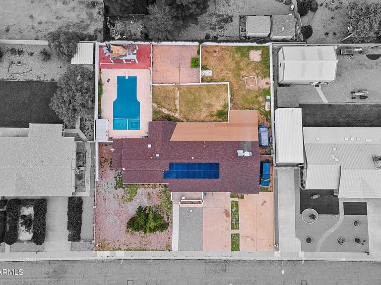 1931 E CRISTINA Avenue photo 2