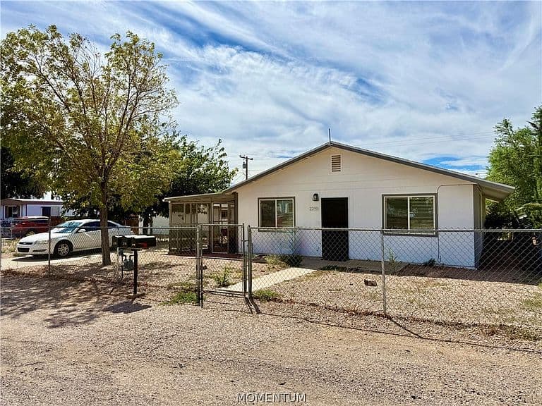 2290 E Packard Avenue photo 3