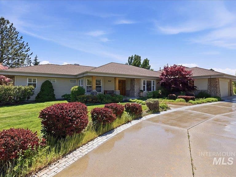 9547 W Golden View Dr photo 4