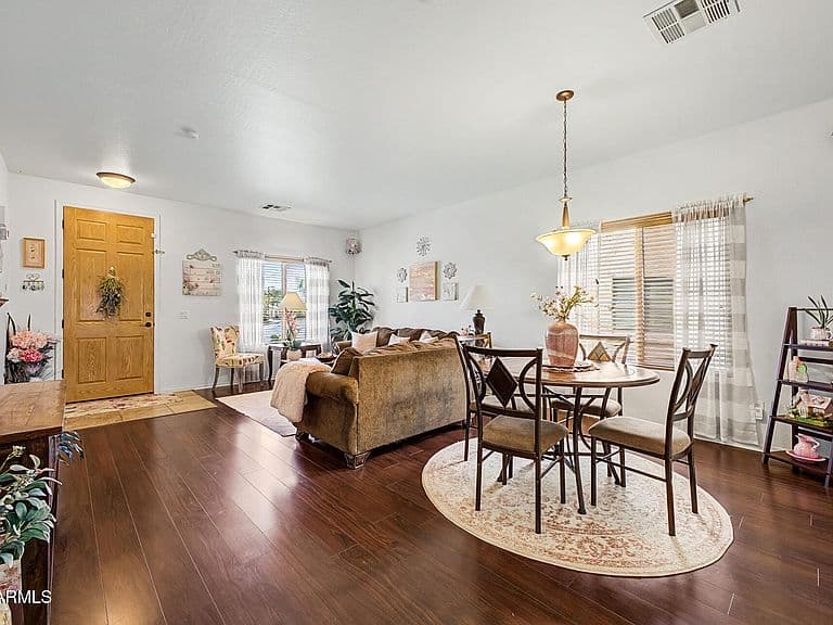 1309 E DAISY Way photo 2